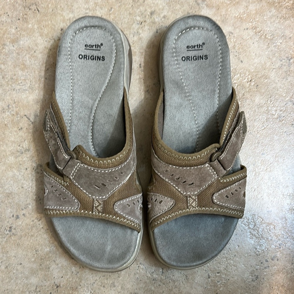 NWOT Earth Origins Tan Sandals Comfortable Everyday Wear